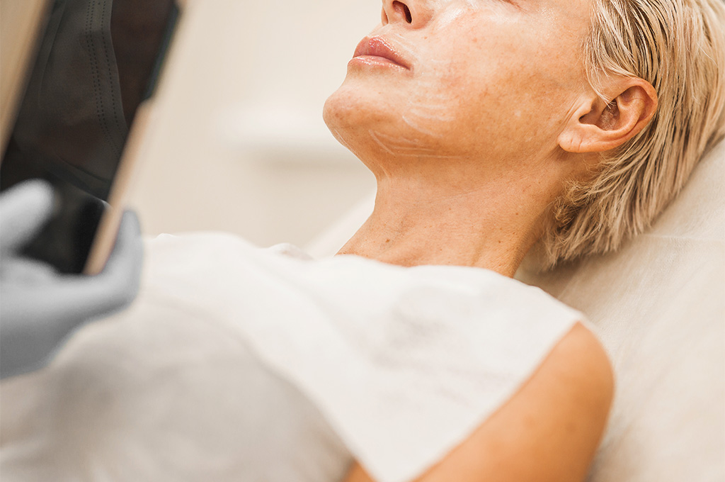 A photo of a dermapure clinic procedure room